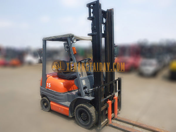 Xe nâng dầu TOYOTA 02-6FD15