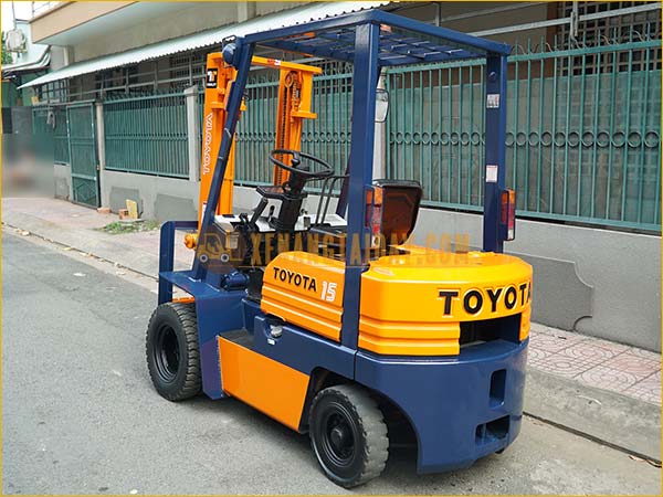 Xe nâng dầu TOYOTA 5FD15