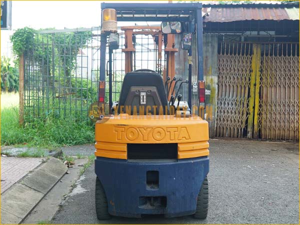 Xe nâng dầu TOYOTA 5FD18