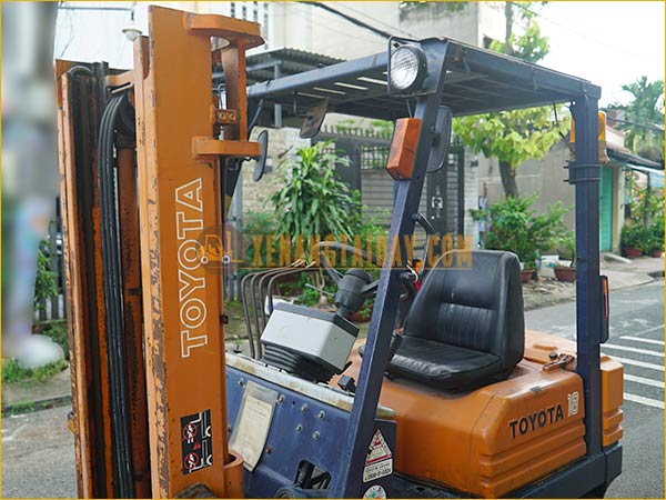 Xe nâng dầu TOYOTA 5FD18