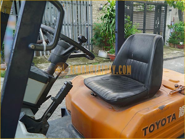 Xe nâng dầu TOYOTA 5FD18