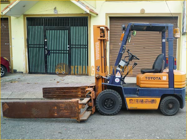 Xe nâng dầu TOYOTA 5FD18