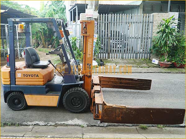 Xe nâng dầu TOYOTA 5FD18