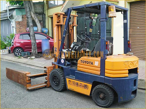 Xe nâng dầu TOYOTA 5FD18