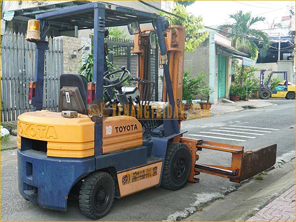 Xe nâng dầu TOYOTA 5FD18