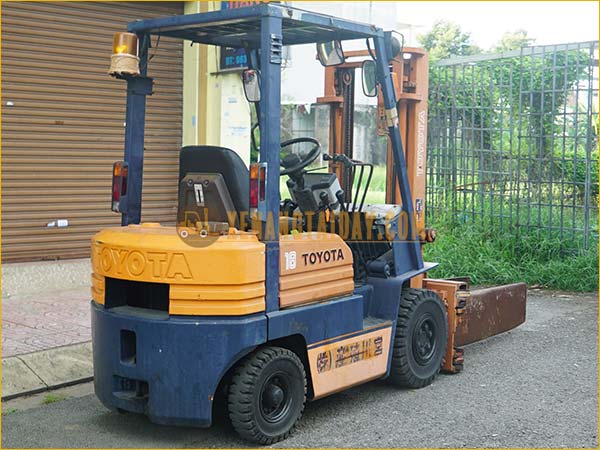 Xe nâng dầu TOYOTA 5FD18