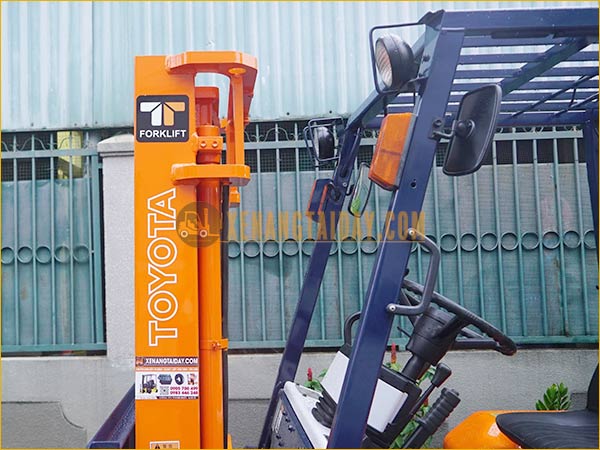 Xe nâng dầu TOYOTA 5FD18