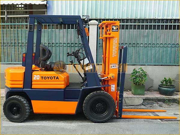 Xe nâng dầu TOYOTA 5FD20