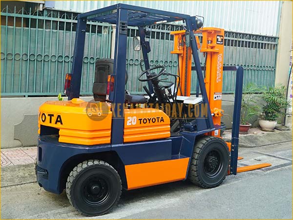 Xe nâng dầu TOYOTA 5FD20
