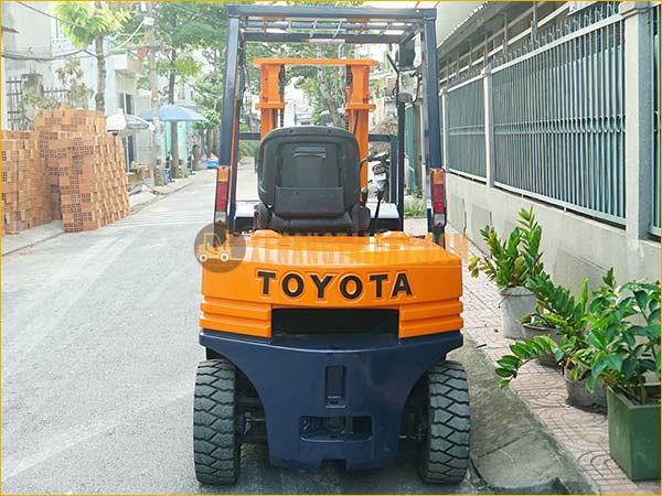 Xe nâng dầu TOYOTA 5FD20