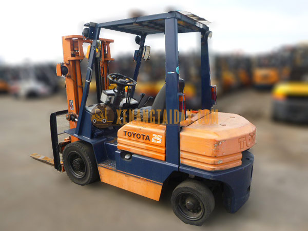 Xe nâng dầu TOYOTA 5FD25
