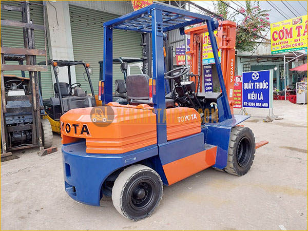 Xe nâng dầu TOYOTA 5FD30 