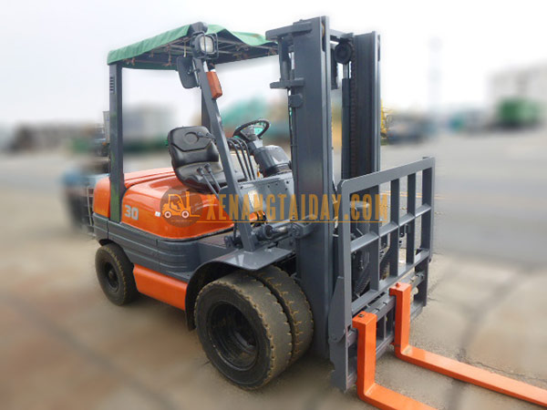 Xe nâng dầu TOYOTA 6FD30