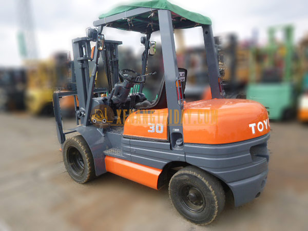 Xe nâng dầu TOYOTA 6FD30