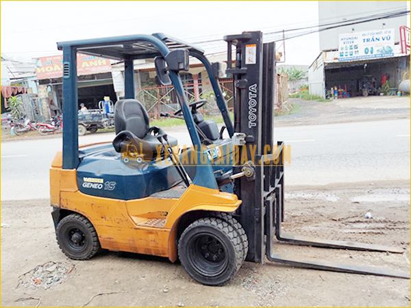 Xe nâng dầu TOYOTA 7FD15