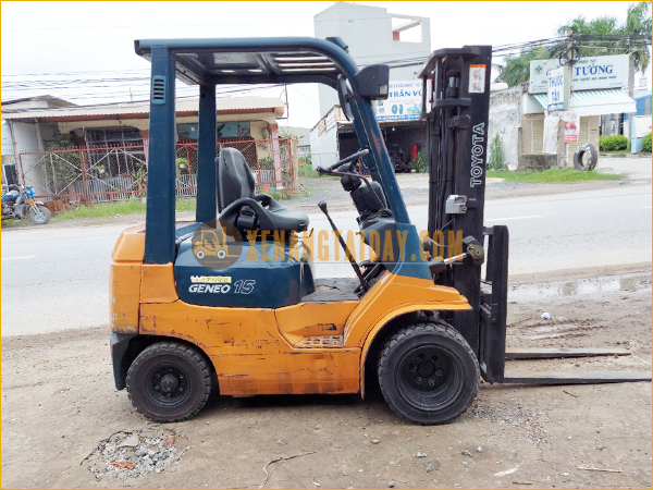 Xe nâng dầu TOYOTA 7FD15