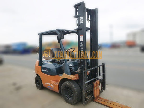 Xe nâng dầu TOYOTA 7FD20