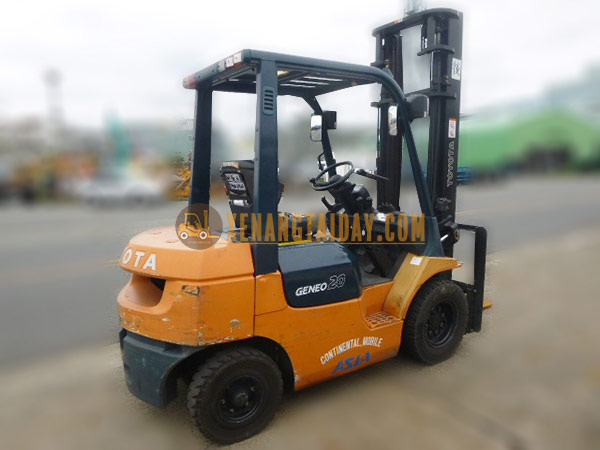 Xe nâng dầu TOYOTA 7FD20