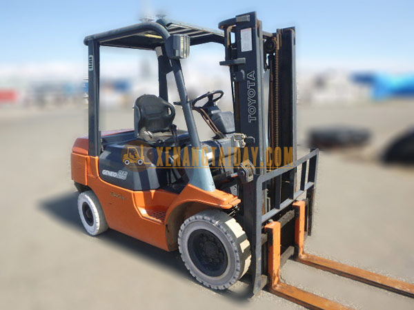 Xe nâng dầu TOYOTA 7FD25