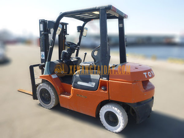 Xe nâng dầu TOYOTA 7FD25