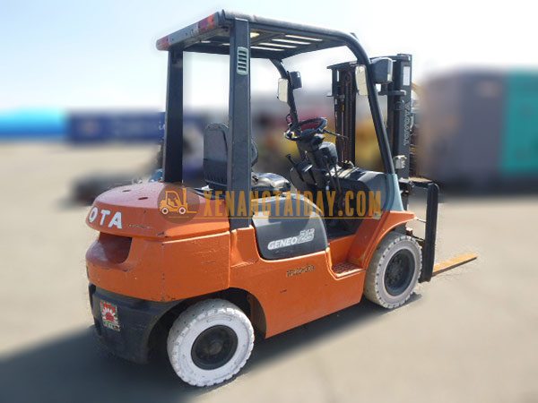 Xe nâng dầu TOYOTA 7FD25