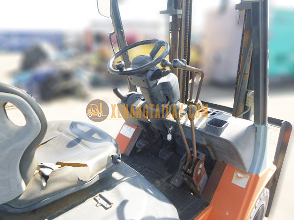 Xe nâng dầu TOYOTA 7FD25
