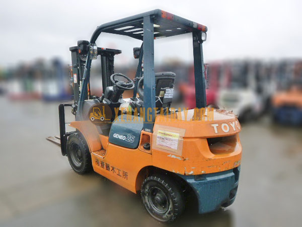 Xe nâng dầu TOYOTA 7FD25