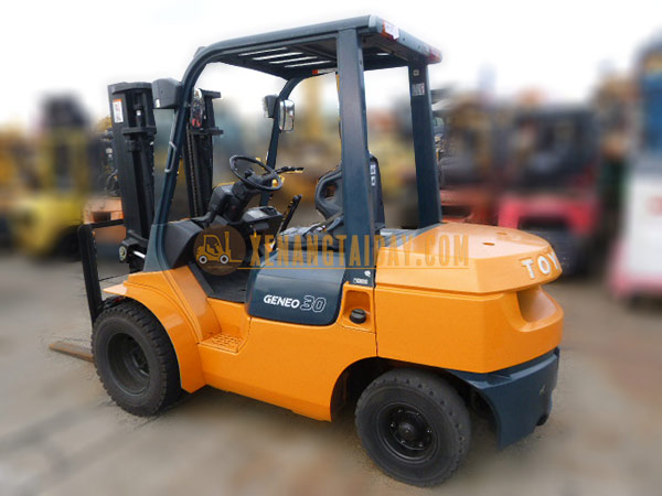 Xe nâng dầu TOYOTA 7FD30