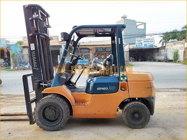 Xe nâng dầu TOYOTA 7FD30
