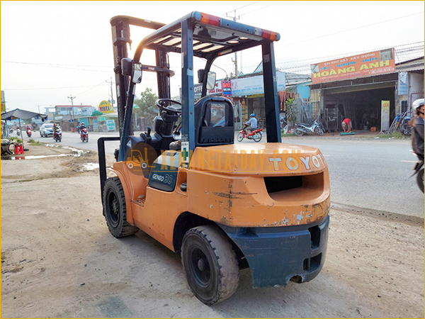 Xe nâng dầu TOYOTA 7FD30