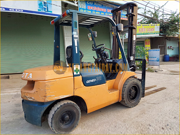 Xe nâng dầu TOYOTA 7FD30