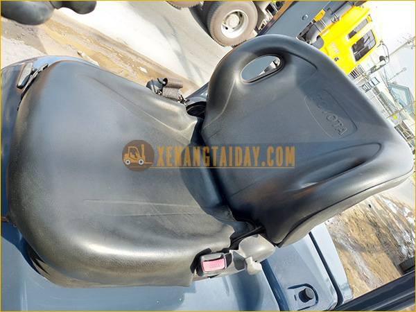 Xe nâng dầu TOYOTA 8FD18