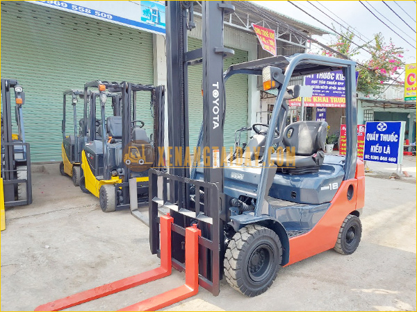 Xe nâng dầu TOYOTA 8FD18