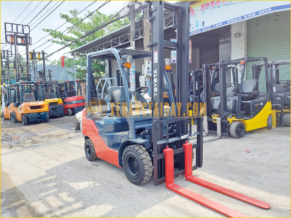 Xe nâng dầu TOYOTA 8FD18
