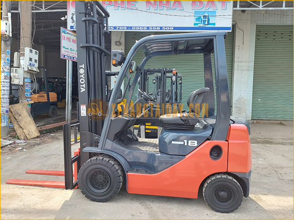 Xe nâng dầu TOYOTA 8FD18