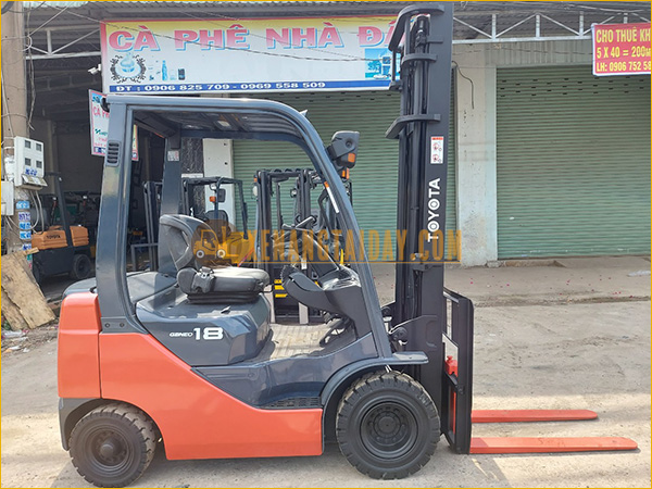 Xe nâng dầu TOYOTA 8FD18