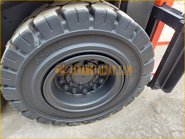 Xe nâng dầu TOYOTA 8FD18