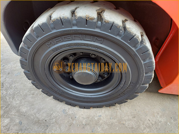 Xe nâng dầu TOYOTA 8FD18