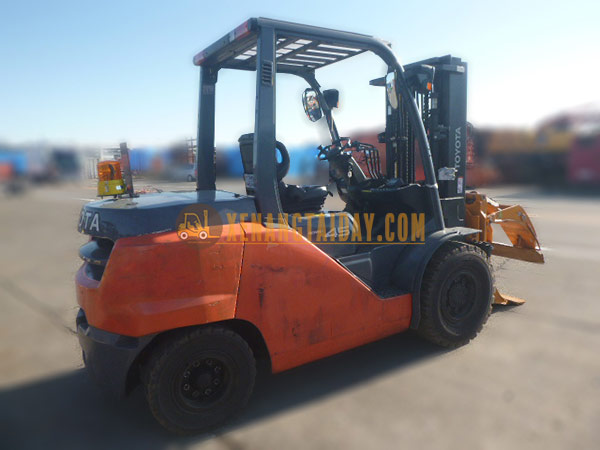 Xe nâng dầu TOYOTA 8FD45