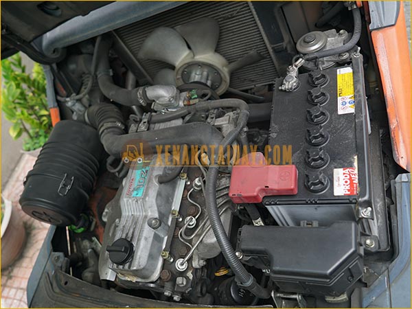 Xe nâng dầu TOYOTA 8FDL15
