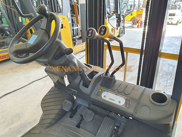 Xe nâng dầu UNICARRIERS FD18T13