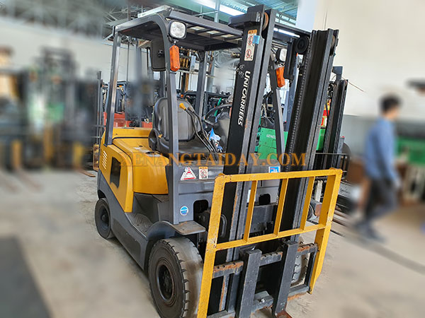 Xe nâng dầu UNICARRIERS FD18T13