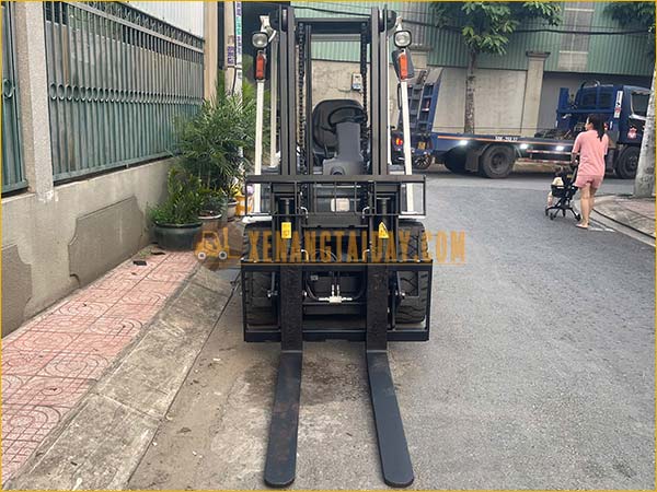 Xe nâng dầu UNICARRIERS FD30T4