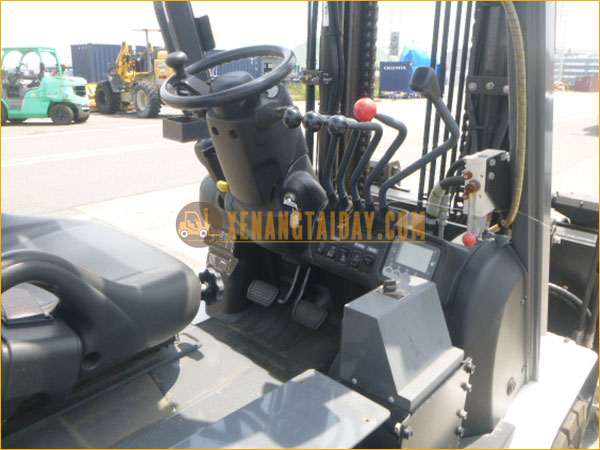Xe nâng dầu UNICARRIERS FHD35T5S