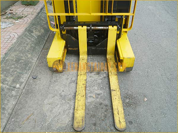 Xe nâng điện đứng lái KOMATSU FB09RS-15