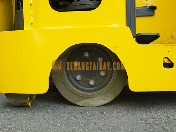 Xe nâng điện đứng lái KOMATSU FB10RL-15