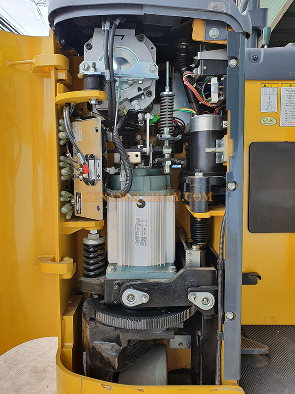 Xe nâng điện đứng lái Komatsu FB10RS-15