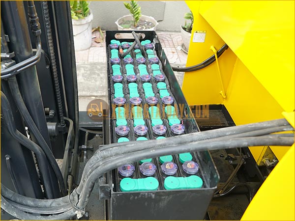 Xe nâng điện đứng lái KOMATSU FB13RCF-12
