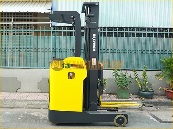Xe nâng điện đứng lái KOMATSU FB13RCF-12