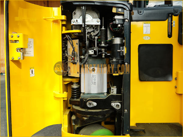 Xe nâng điện đứng lái KOMATSU FB13RS-14